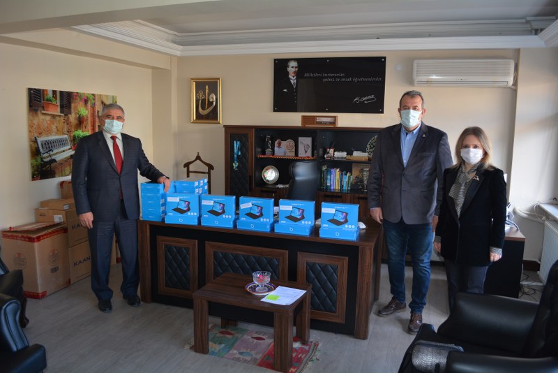 AKHİSAR TİCARET BORSASI'NDAN ÖĞRENCİLERE TABLET
